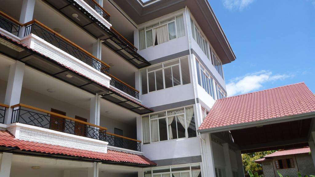 Golden Lotus Inle Hotel Ньоншуэ Экстерьер фото