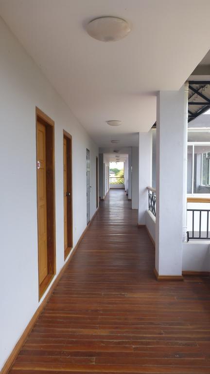 Golden Lotus Inle Hotel Ньоншуэ Экстерьер фото