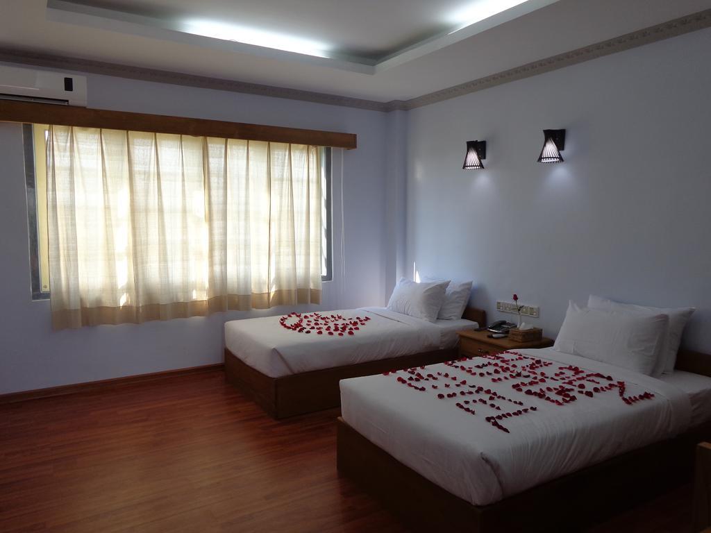 Golden Lotus Inle Hotel Ньоншуэ Экстерьер фото