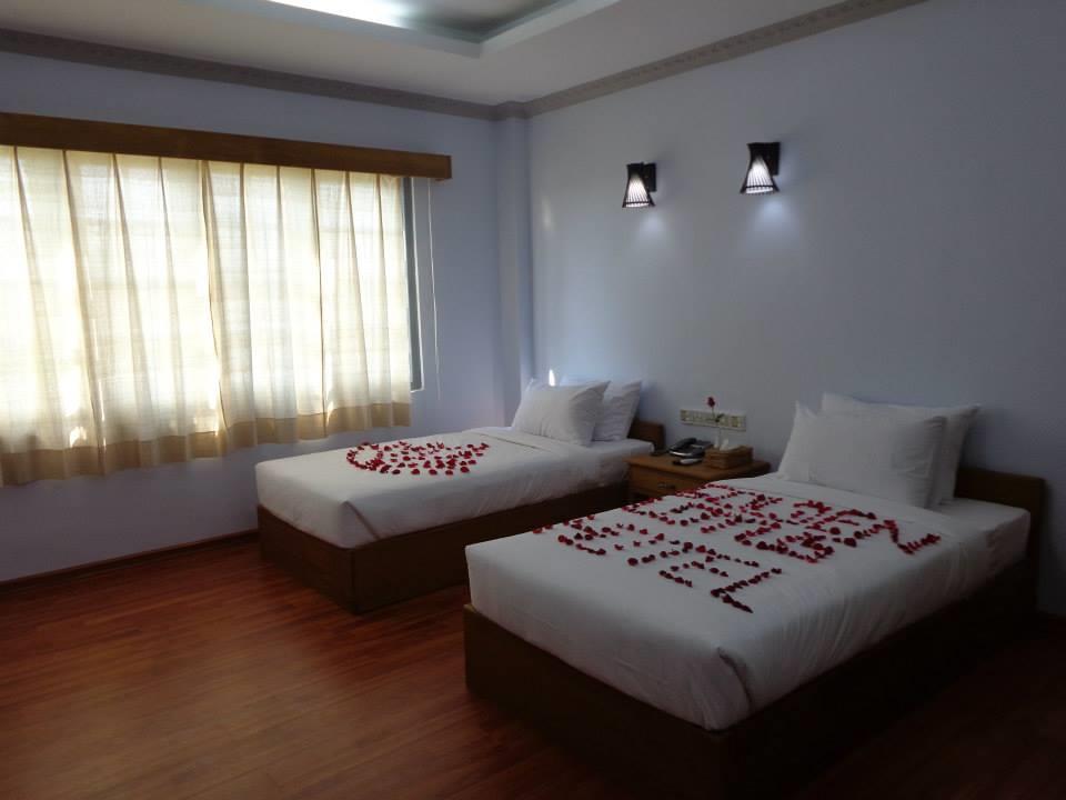 Golden Lotus Inle Hotel Ньоншуэ Экстерьер фото