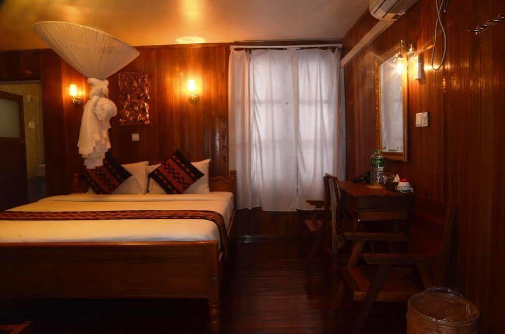 Golden Lotus Inle Hotel Ньоншуэ Экстерьер фото